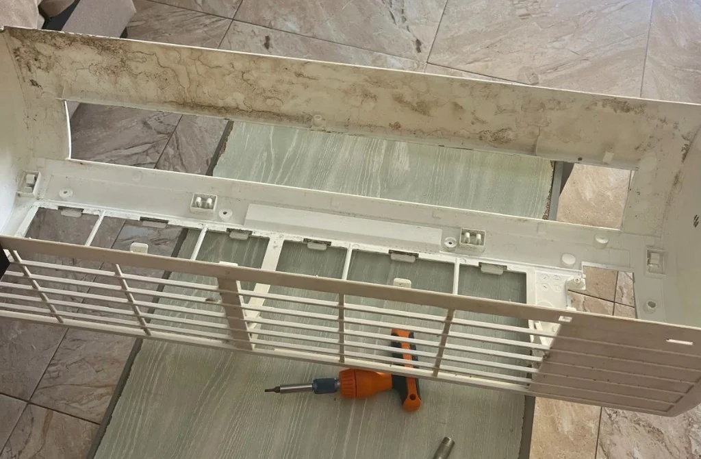 Dirt and residue on internal casing parts